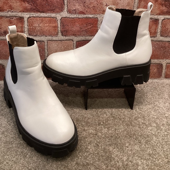 Nasty Gal womens White Chelsea boots size 7 - Picture 1 of 7